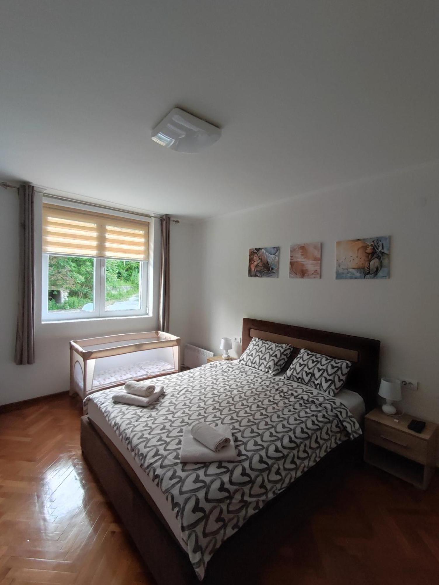 Apartman Nira วิเชกราด ภายนอก รูปภาพ